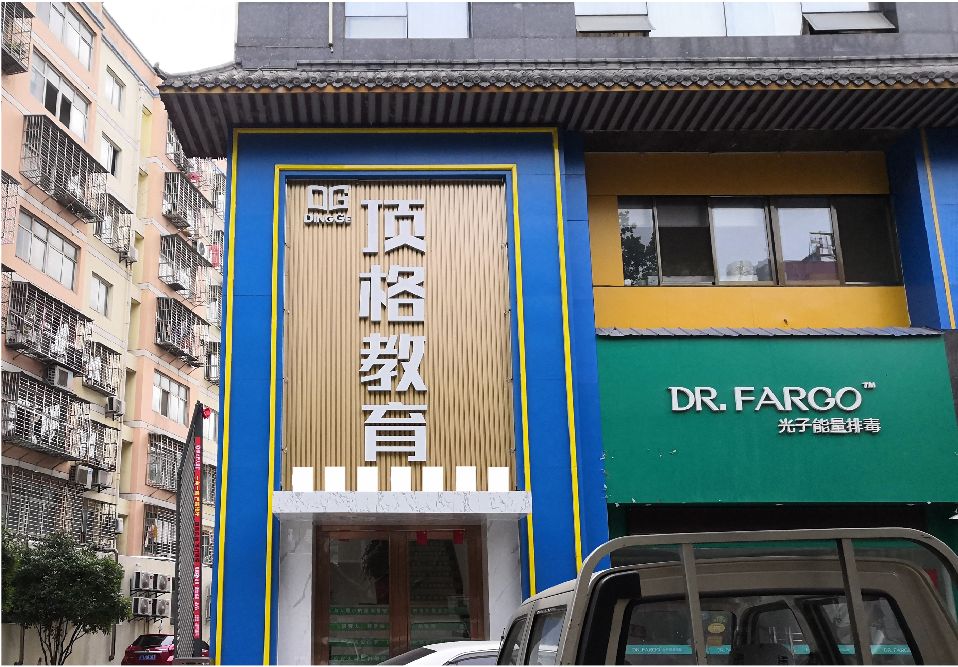 大方门头设计要符合门店特色。