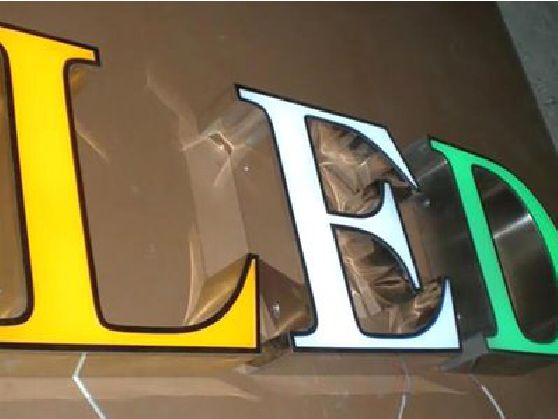 大方介绍LED招牌的基础知识。